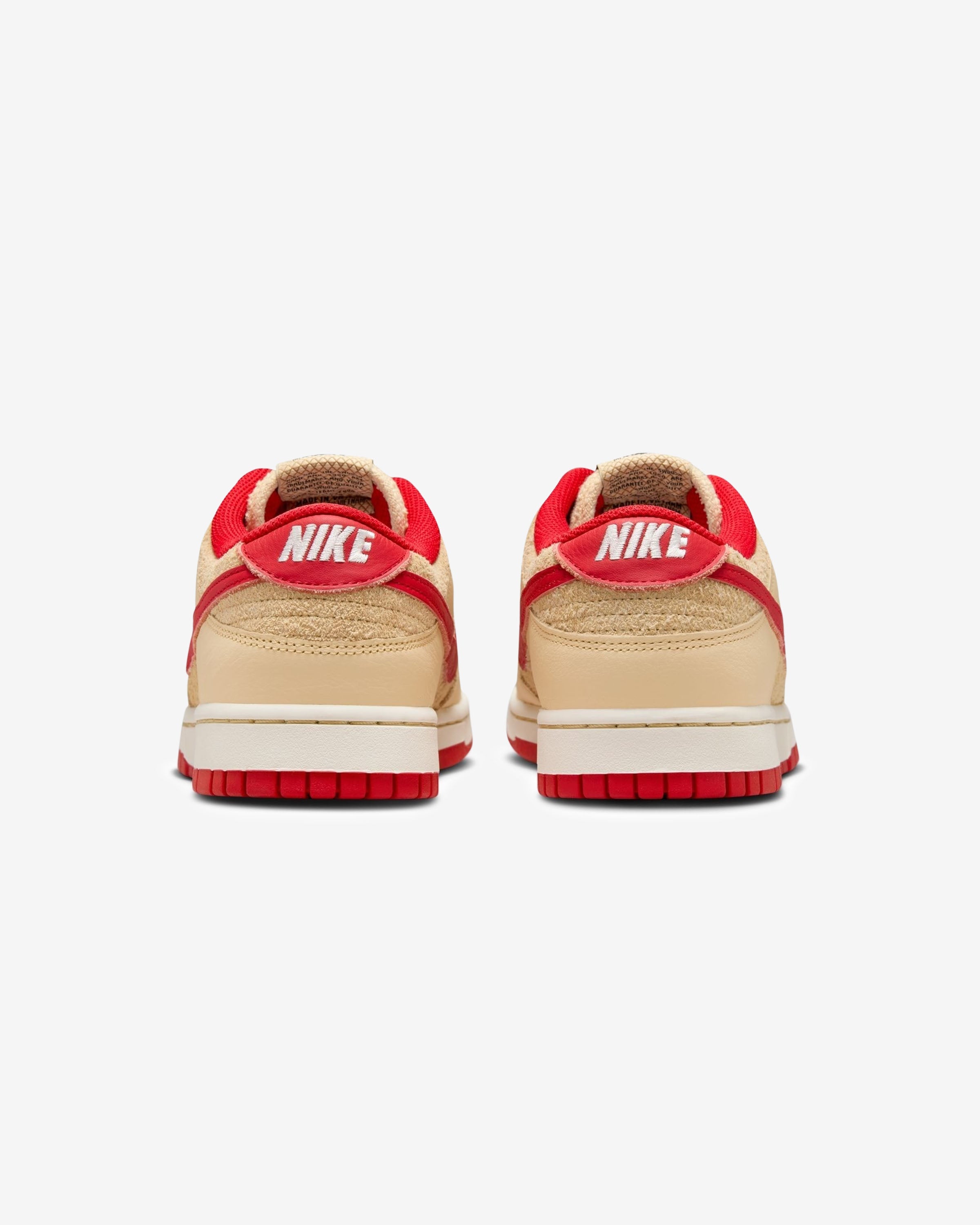 NIKE DUNK LOW RETRO SE - PALEVANILLA/ UNIVERSITYRED