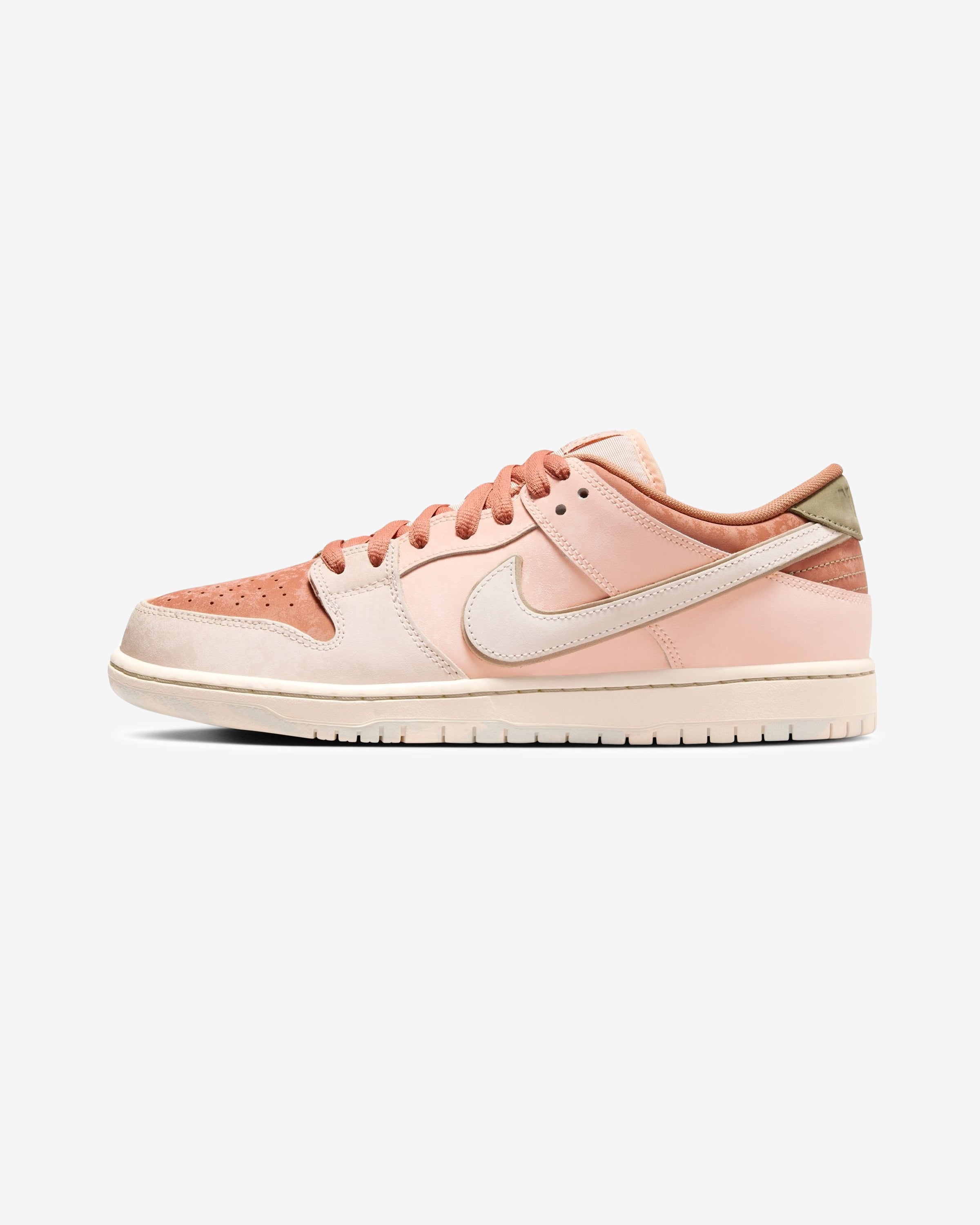 NIKE SB DUNK LOW PREMIUM - AMBERBROWN/ GUAVAICE