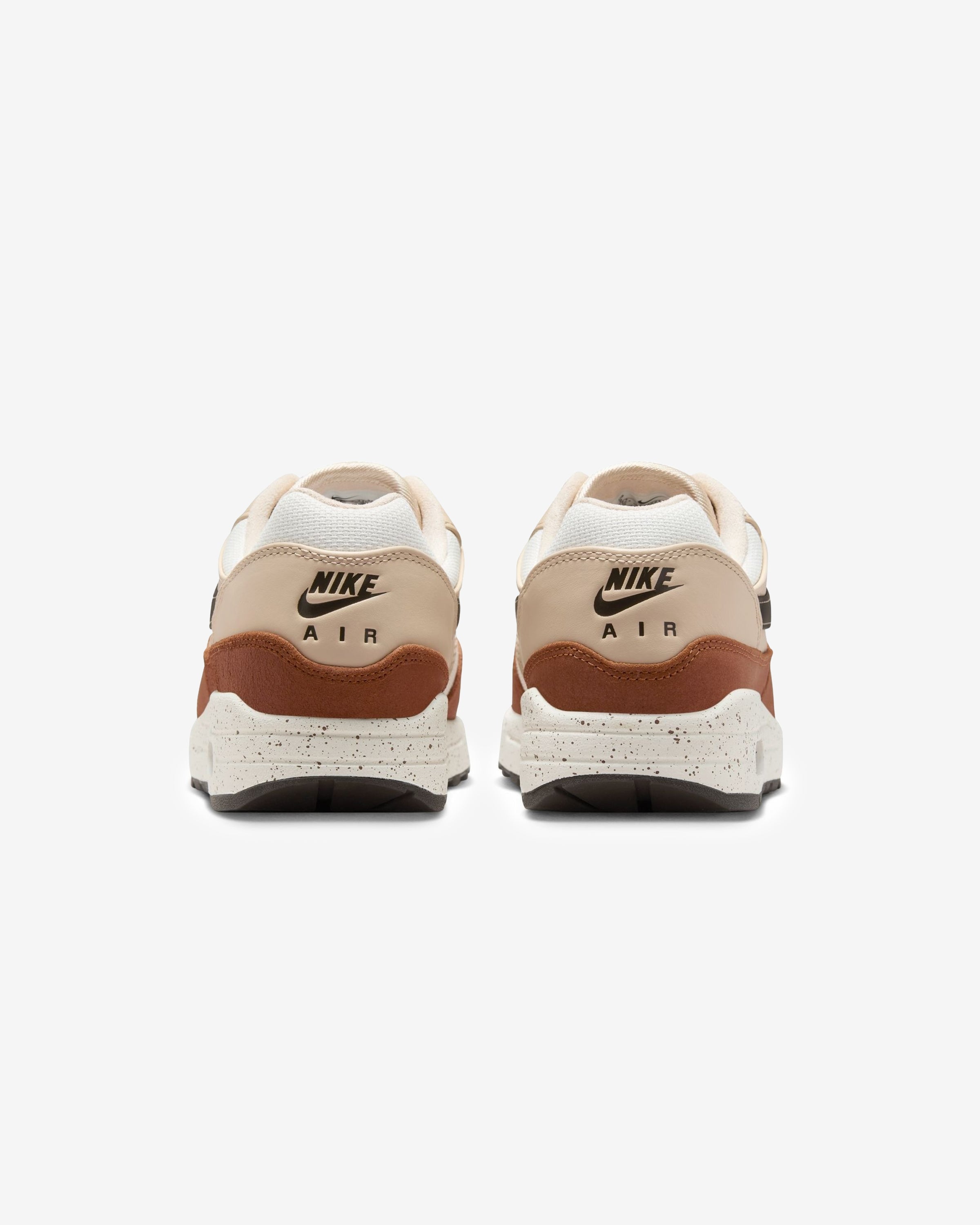 NIKE WOMEN'S AIR MAX 1 '87 - VELVETBROWN/ SANDDRIFT/ SAIL