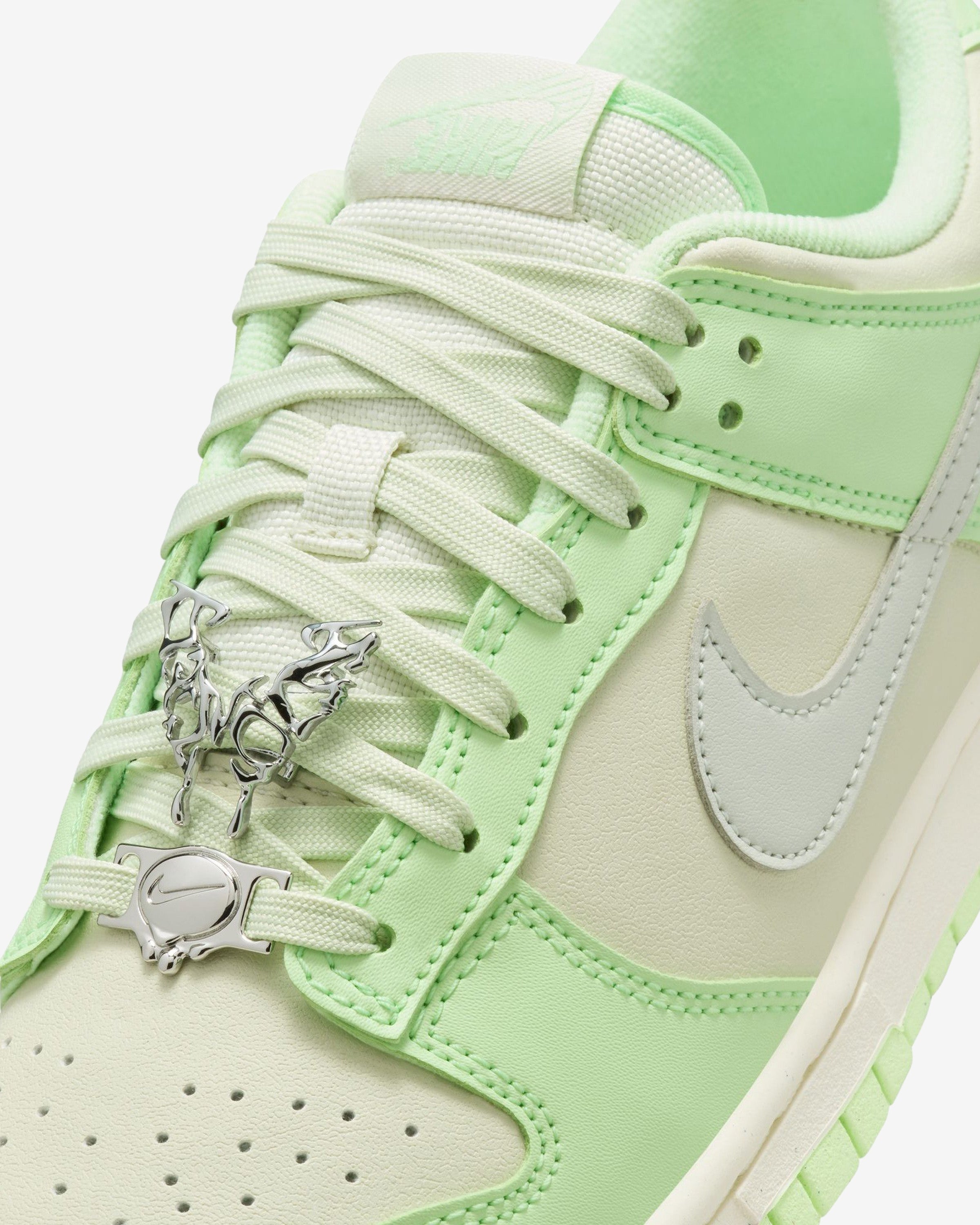 NIKE WOMEN'S DUNK LOW NN - SEAGLASS/ LIGHTSILVER