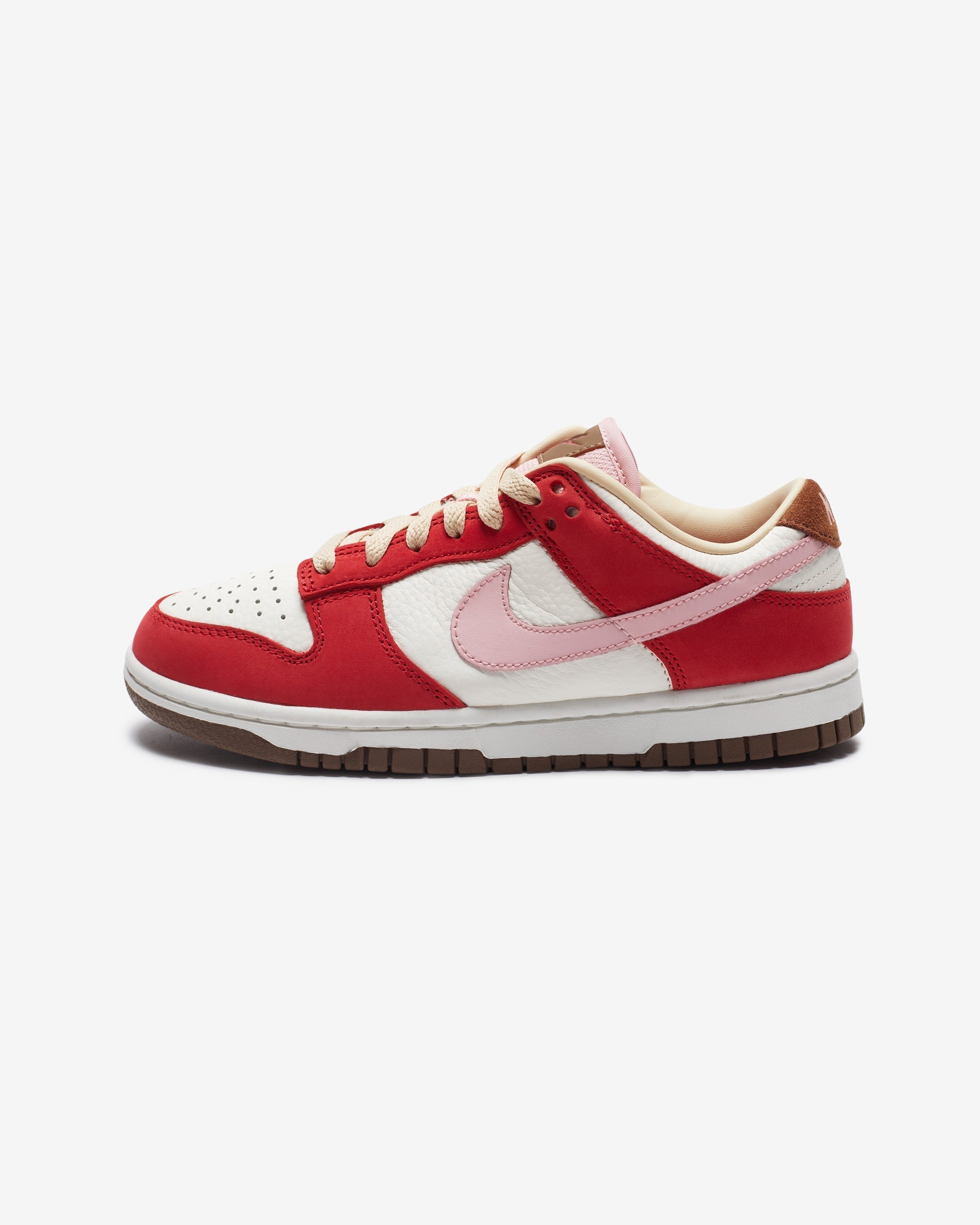 NIKE WOMEN'S DUNK LOW PRM - SPORTRED/ SHEEN/ STRAW/ SAIL