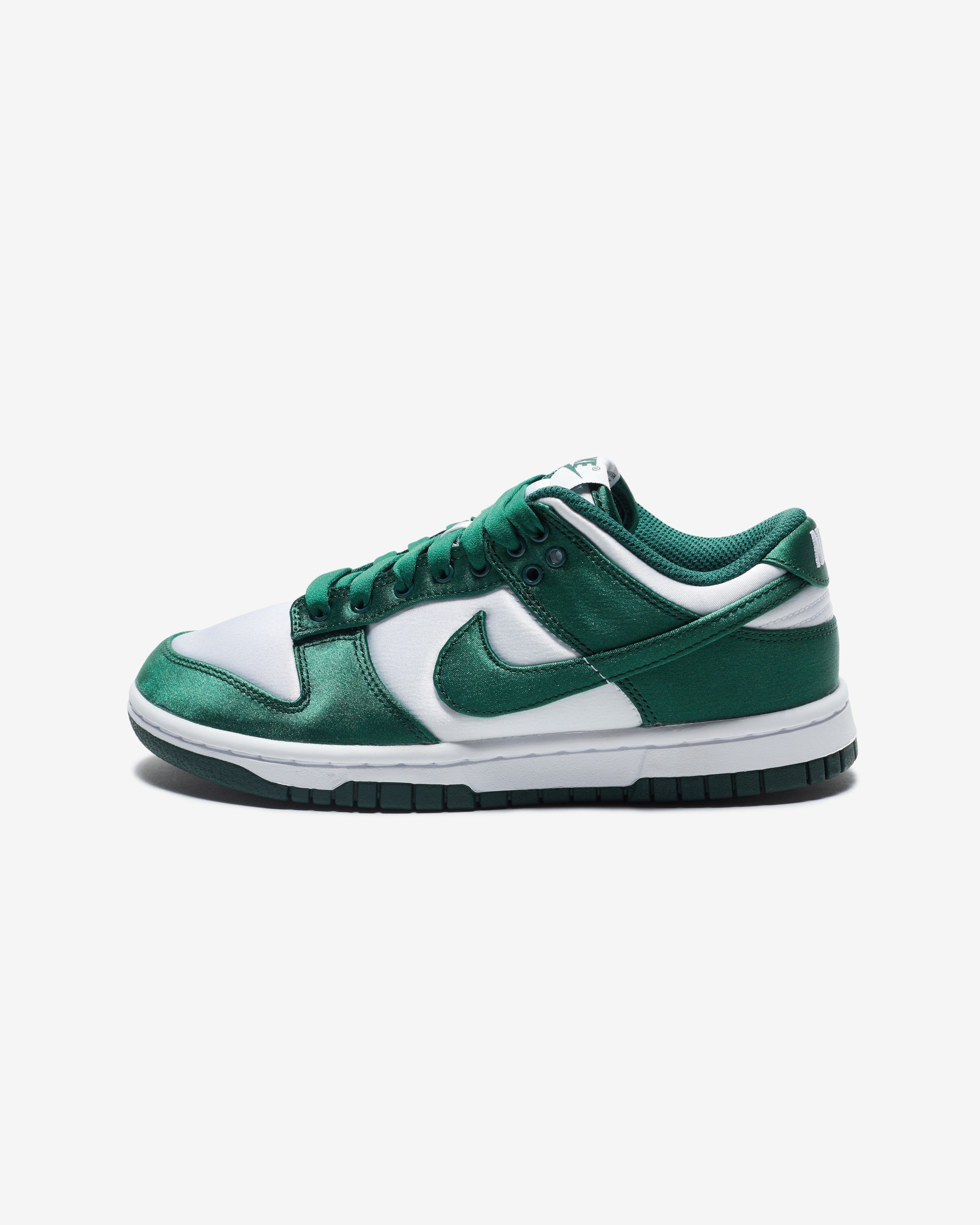 NIKE WOMEN'S DUNK LOW - WHITE/ TEAMGREEN